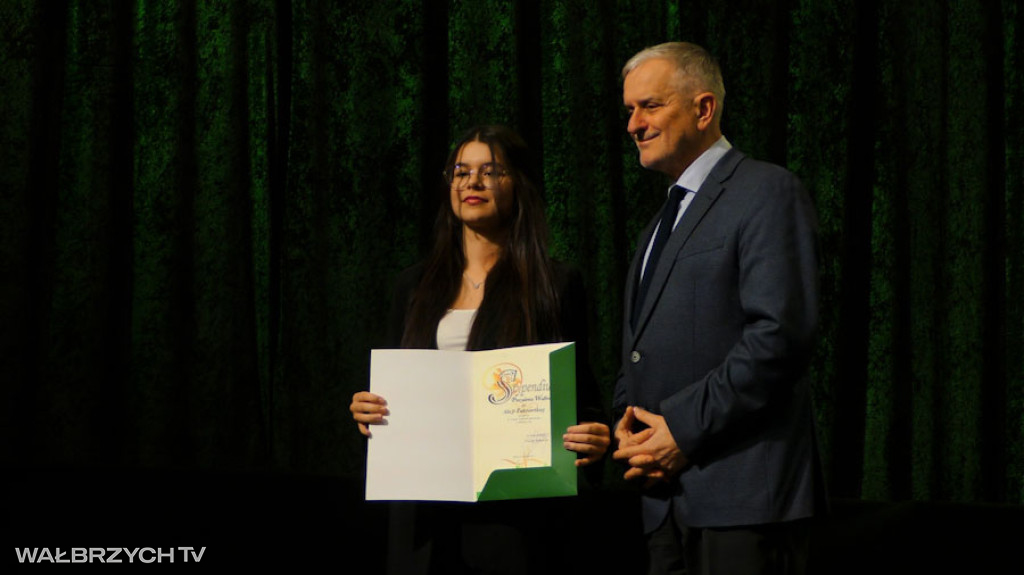 Stypendia dla najzdolniejszych uczniów i studentów