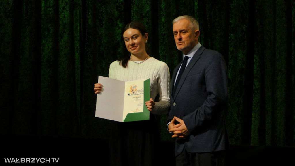 Stypendia dla najzdolniejszych uczniów i studentów