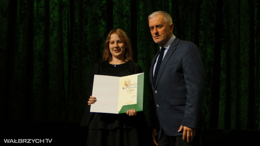 Stypendia dla najzdolniejszych uczniów i studentów