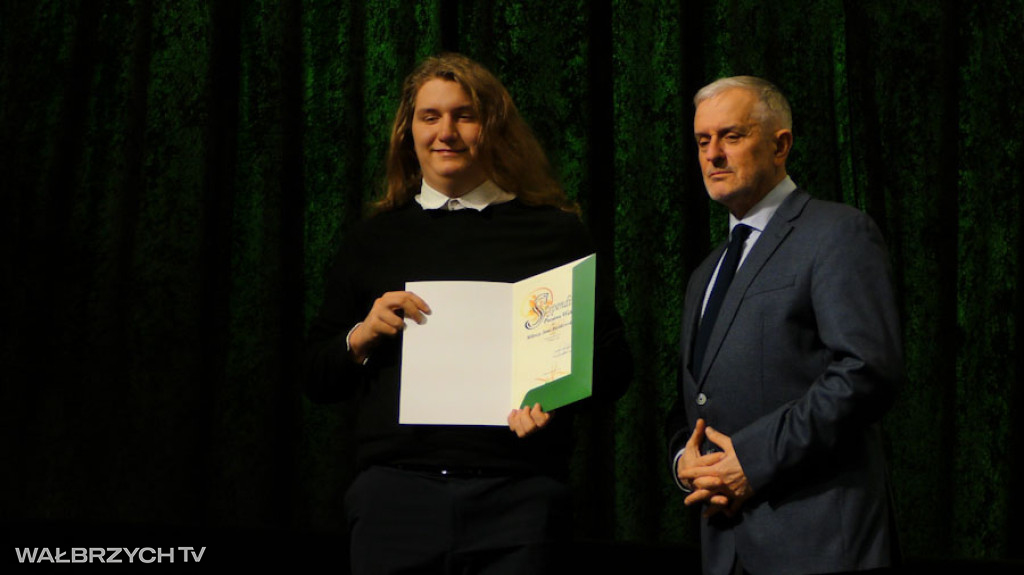 Stypendia dla najzdolniejszych uczniów i studentów