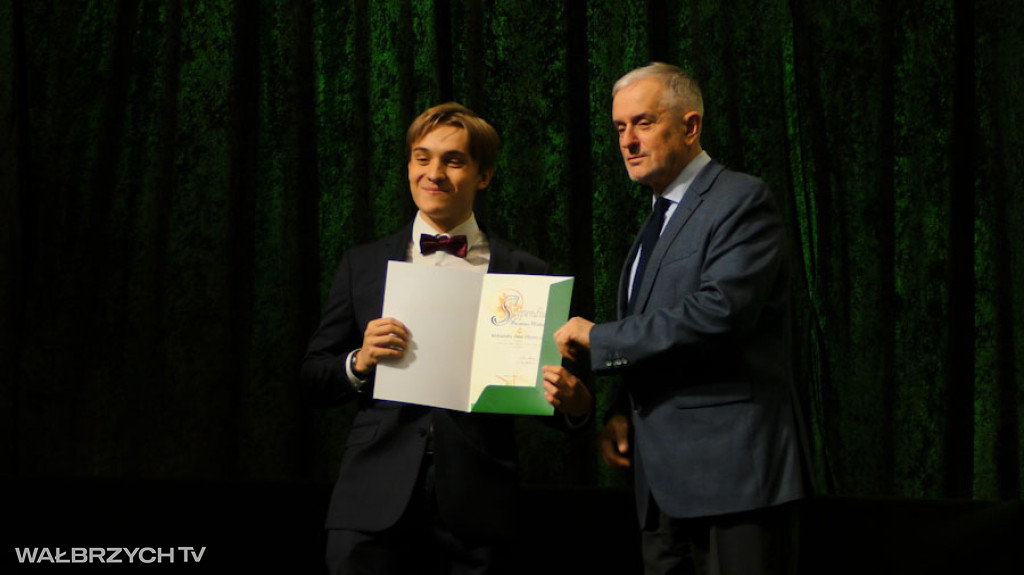 Stypendia dla najzdolniejszych uczniów i studentów