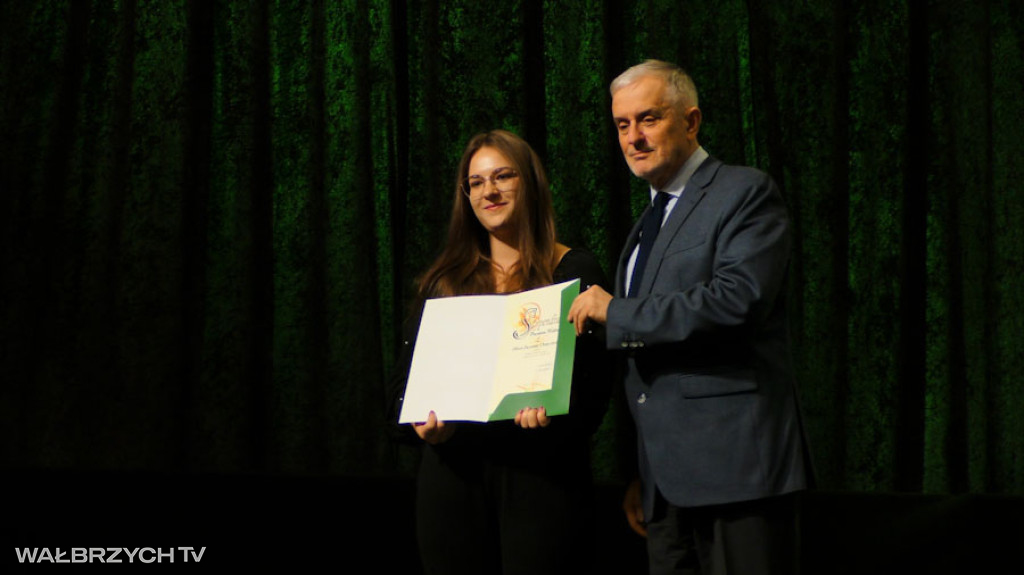 Stypendia dla najzdolniejszych uczniów i studentów