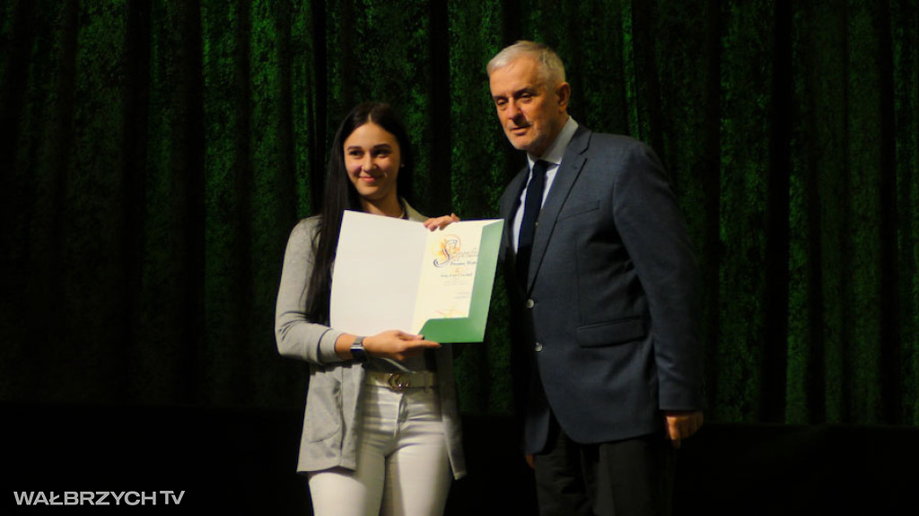 Stypendia dla najzdolniejszych uczniów i studentów