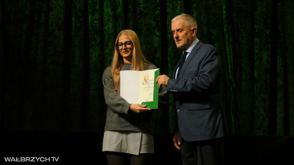 Stypendia dla najzdolniejszych uczniów i studentów