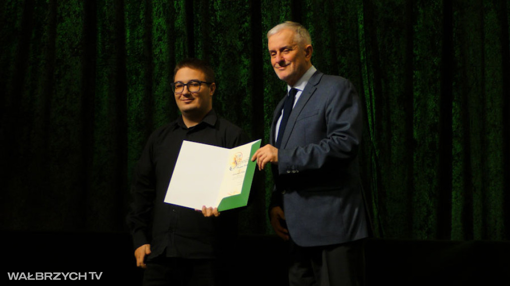 Stypendia dla najzdolniejszych uczniów i studentów