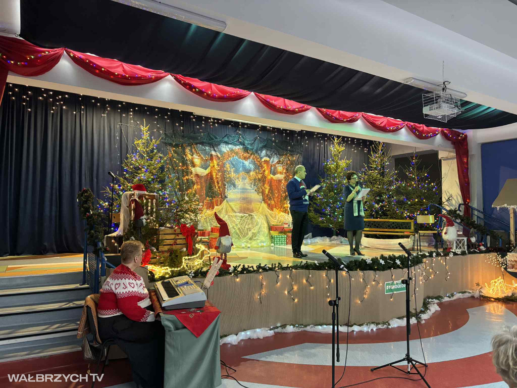 Wigilia i jarmark w Szkole Specjalnej nr 10