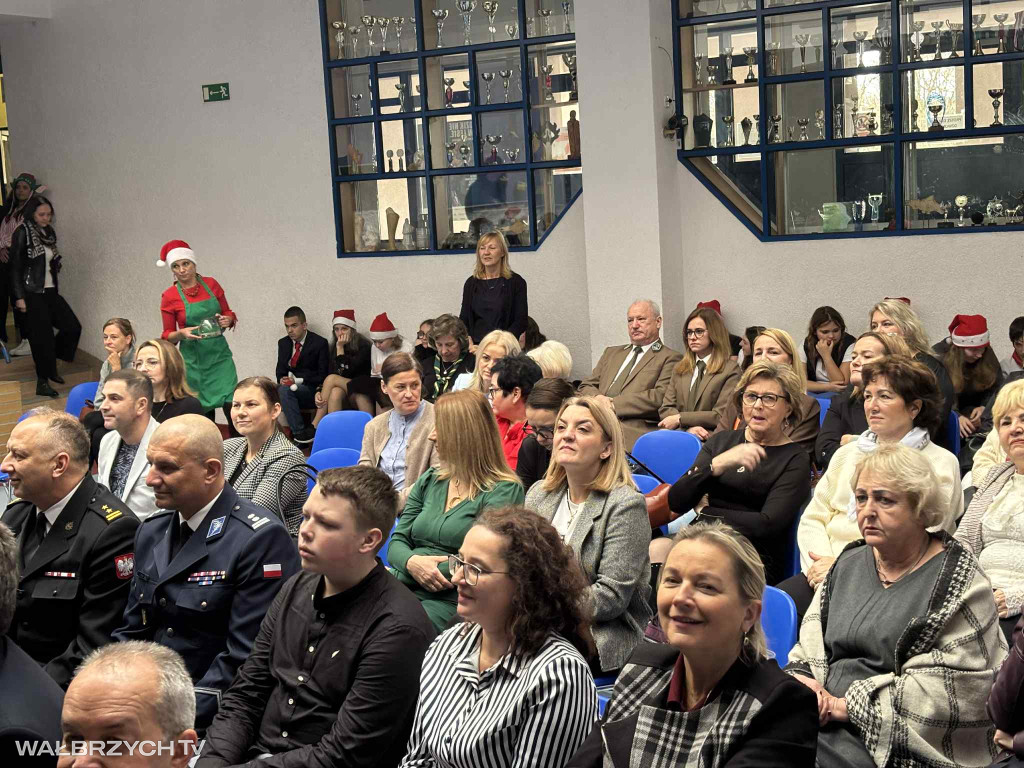 Wigilia i jarmark w Szkole Specjalnej nr 10