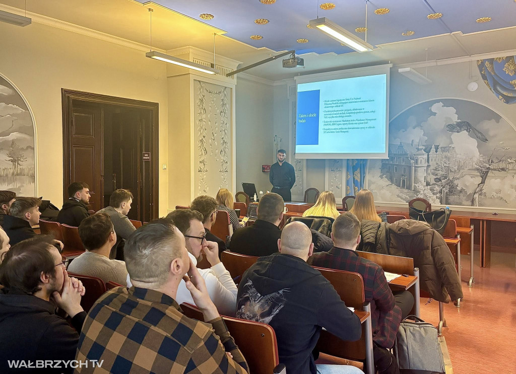 Absolwenci ANS z dyplomami