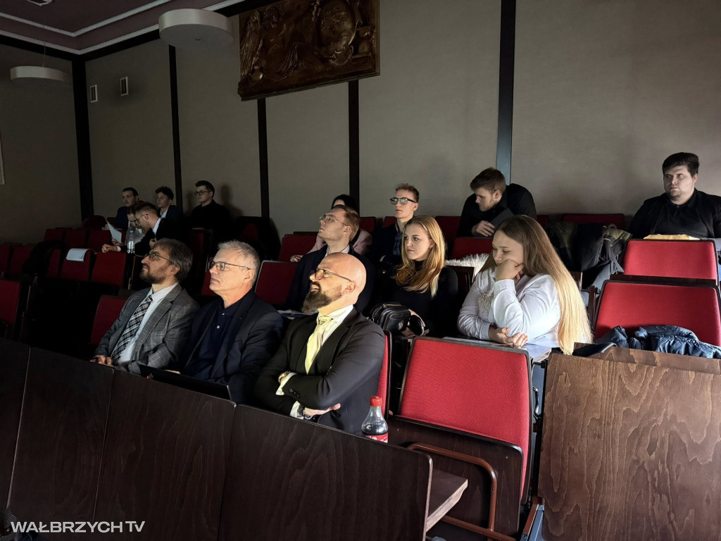 Absolwenci ANS z dyplomami