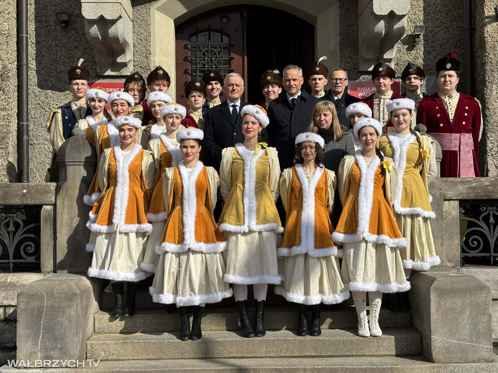 Zatańczyli Poloneza w wałbrzyskim Rynku