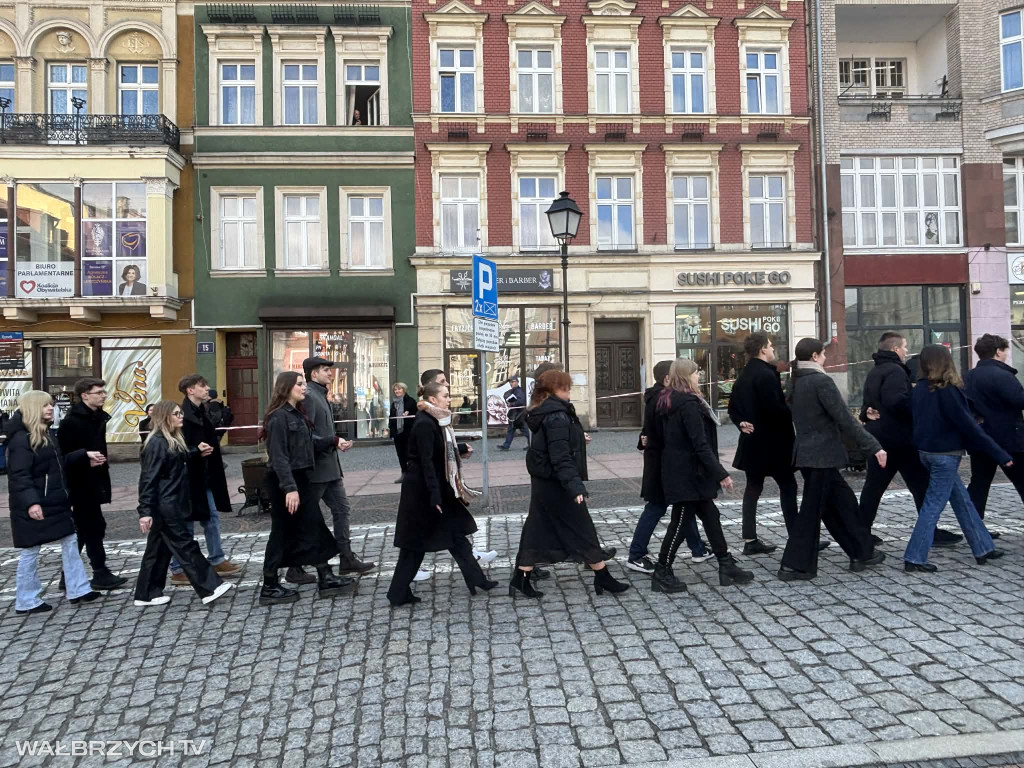 Zatańczyli Poloneza w wałbrzyskim Rynku