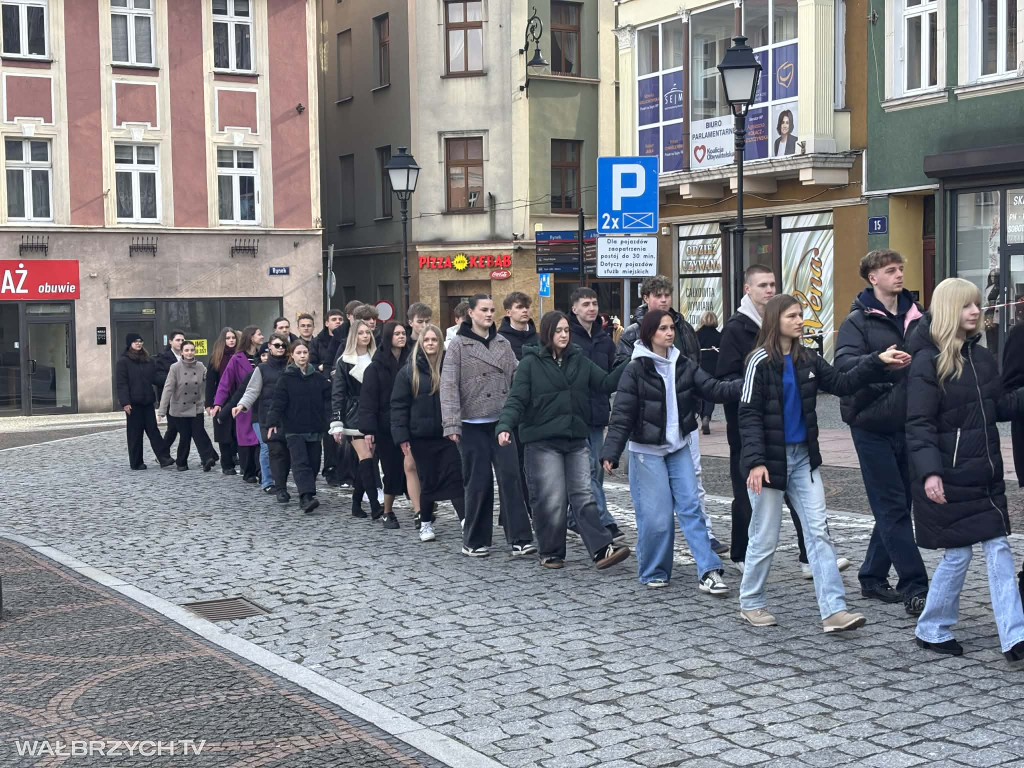 Zatańczyli Poloneza w wałbrzyskim Rynku