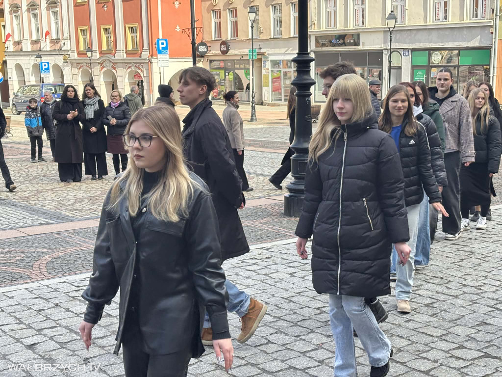 Zatańczyli Poloneza w wałbrzyskim Rynku