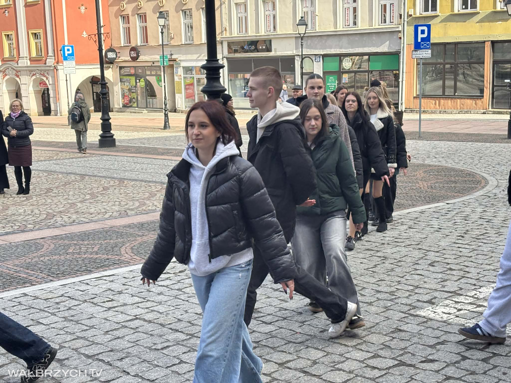 Zatańczyli Poloneza w wałbrzyskim Rynku