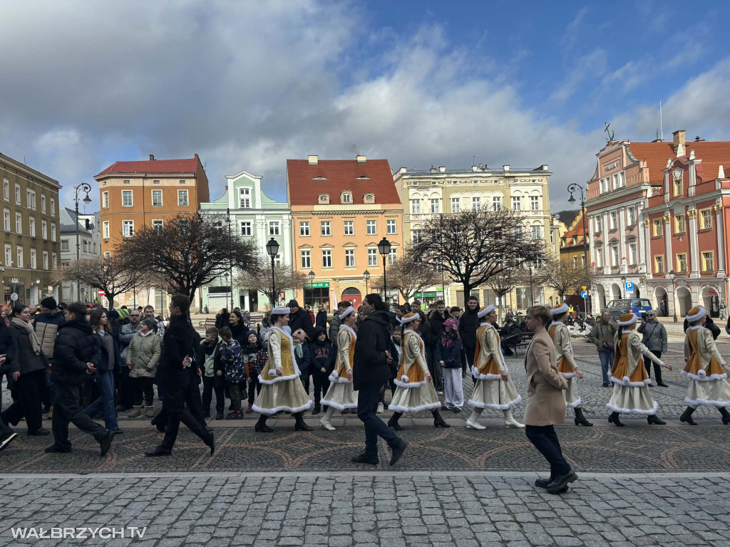 Zatańczyli Poloneza w wałbrzyskim Rynku