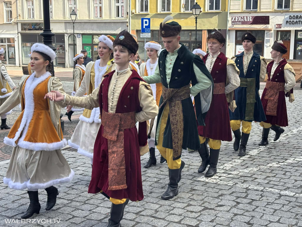 Zatańczyli Poloneza w wałbrzyskim Rynku