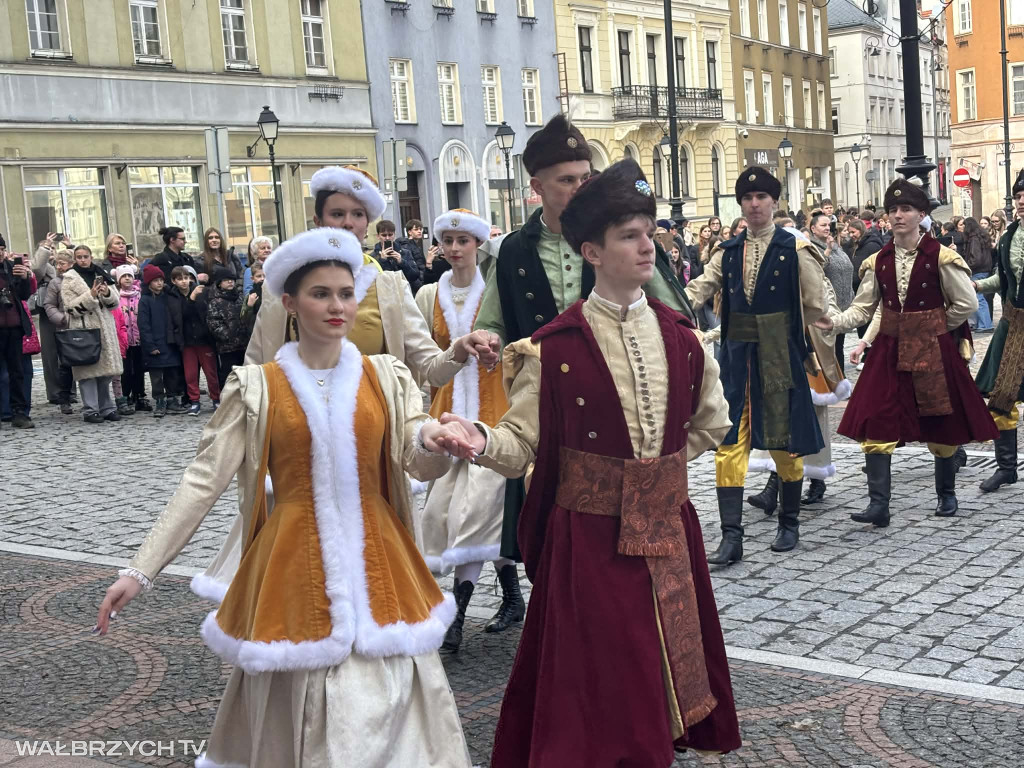 Zatańczyli Poloneza w wałbrzyskim Rynku