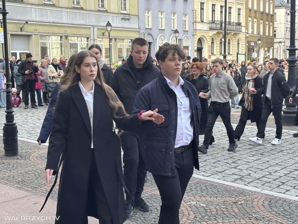Zatańczyli Poloneza w wałbrzyskim Rynku