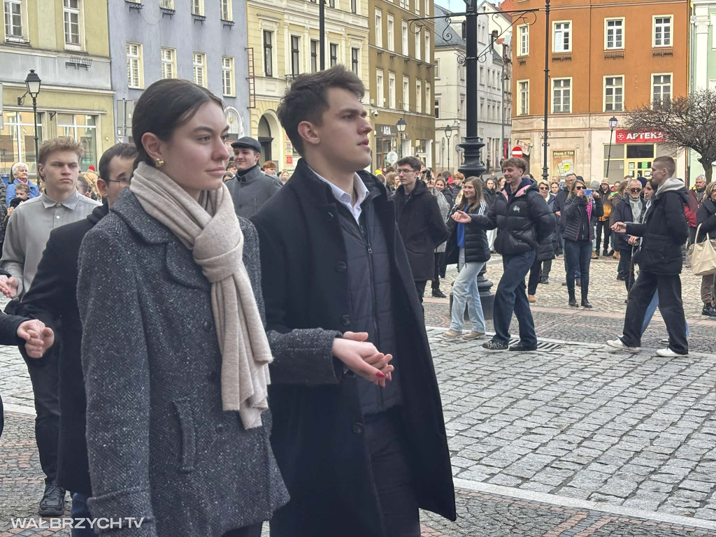 Zatańczyli Poloneza w wałbrzyskim Rynku