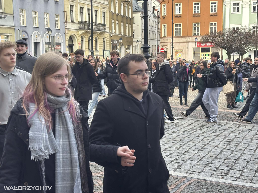 Zatańczyli Poloneza w wałbrzyskim Rynku