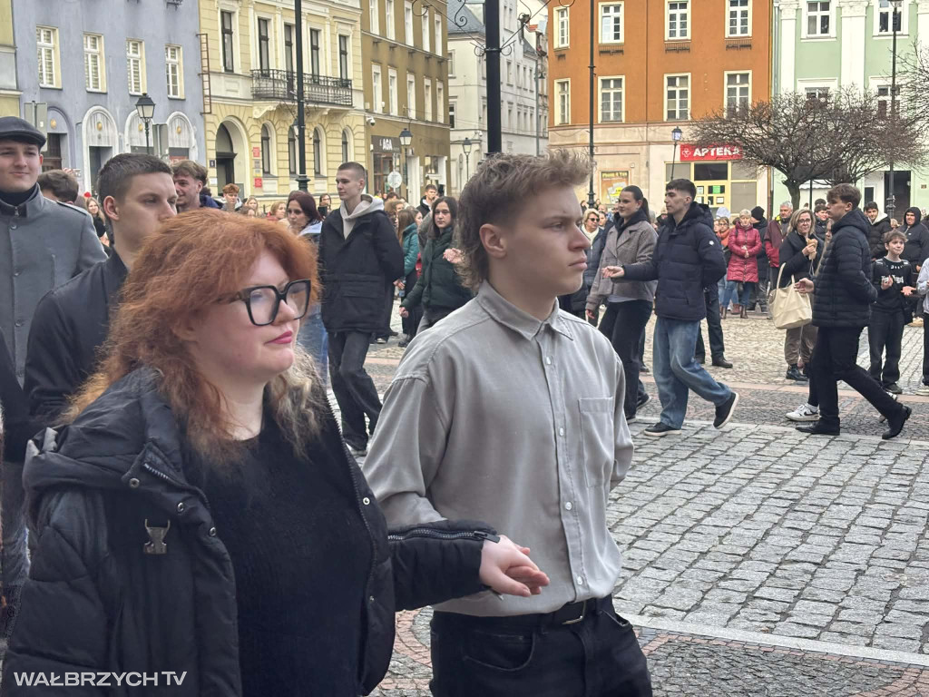 Zatańczyli Poloneza w wałbrzyskim Rynku