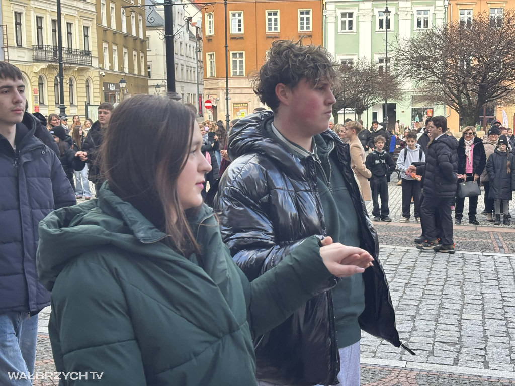 Zatańczyli Poloneza w wałbrzyskim Rynku
