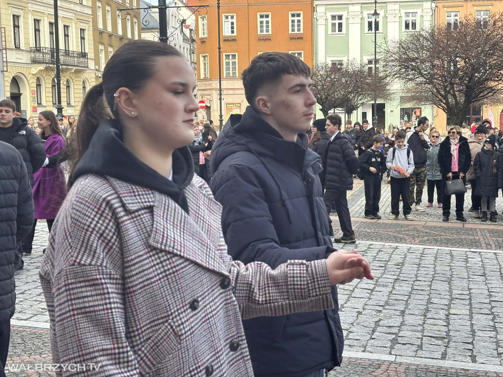 Zatańczyli Poloneza w wałbrzyskim Rynku