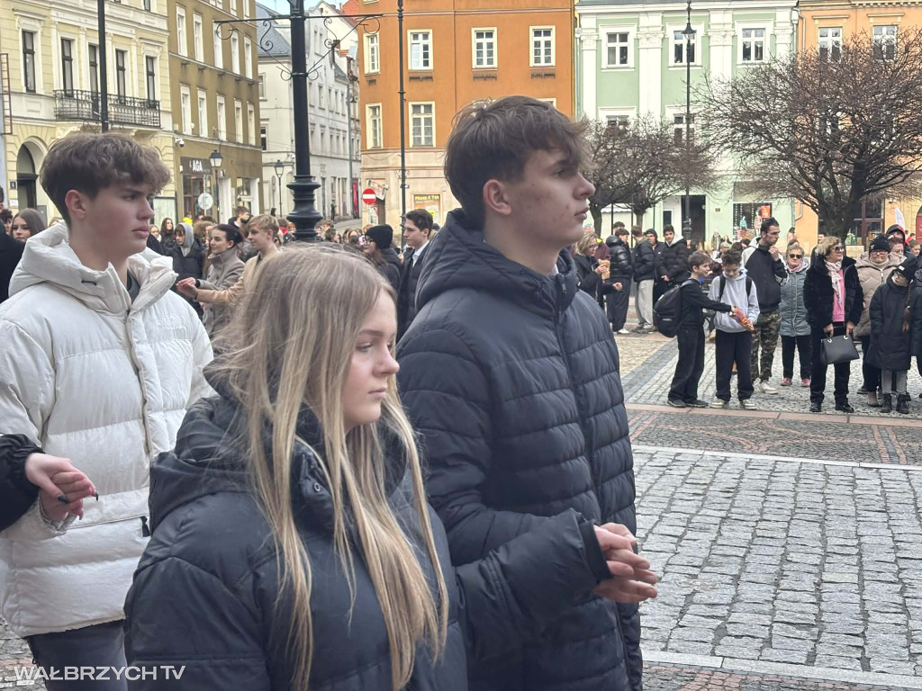 Zatańczyli Poloneza w wałbrzyskim Rynku