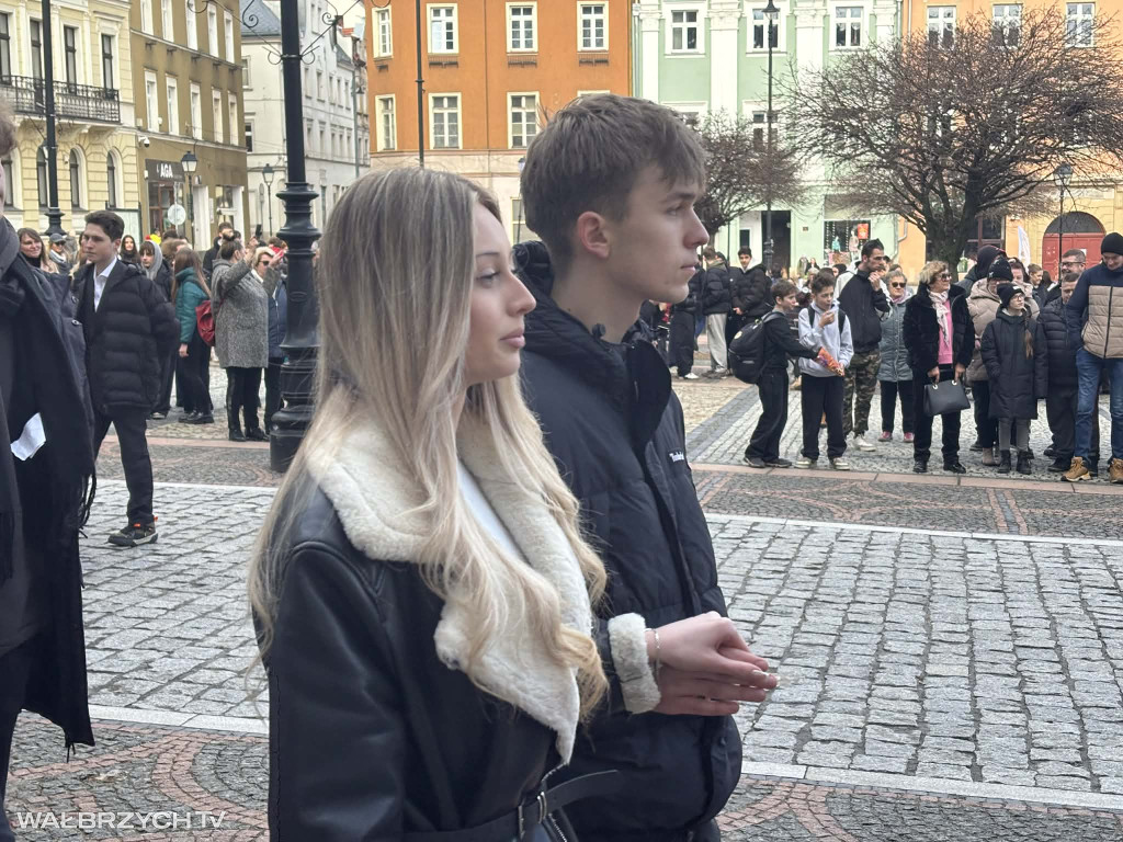 Zatańczyli Poloneza w wałbrzyskim Rynku