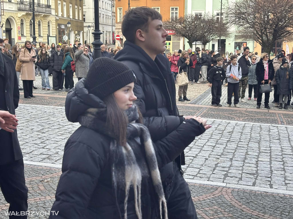 Zatańczyli Poloneza w wałbrzyskim Rynku