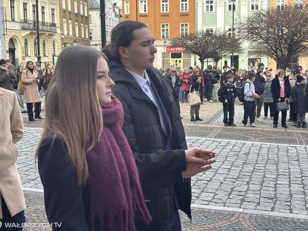 Zatańczyli Poloneza w wałbrzyskim Rynku