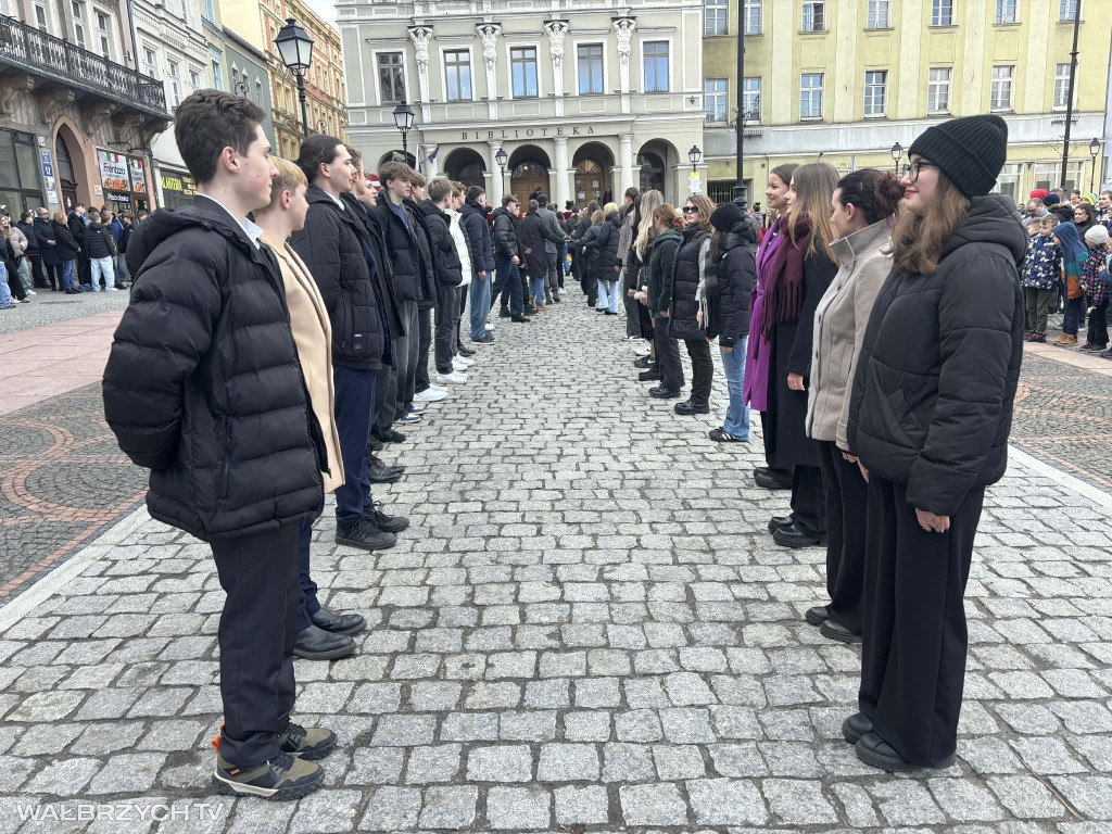 Zatańczyli Poloneza w wałbrzyskim Rynku
