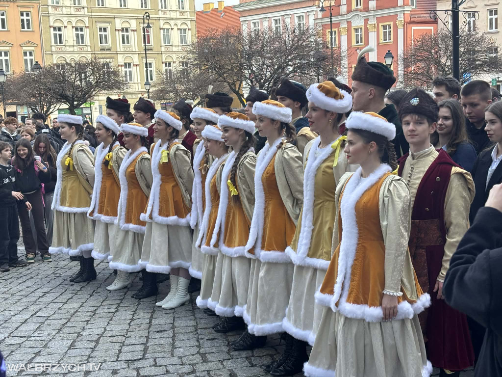 Zatańczyli Poloneza w wałbrzyskim Rynku