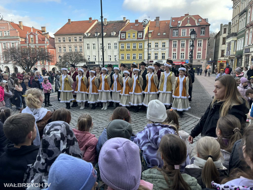 Zatańczyli Poloneza w wałbrzyskim Rynku