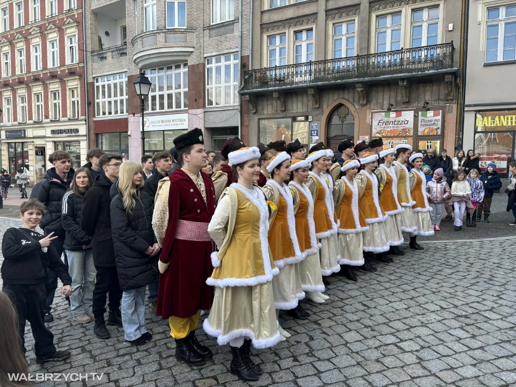 Zatańczyli Poloneza w wałbrzyskim Rynku