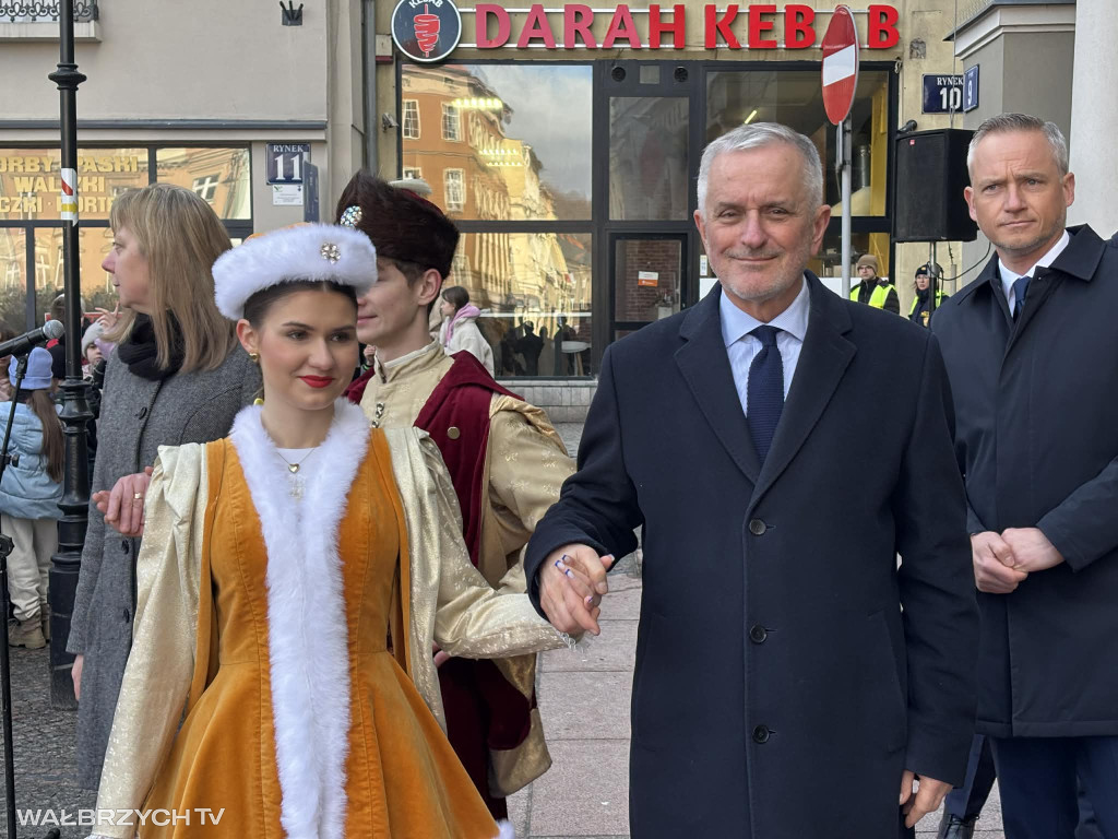 Zatańczyli Poloneza w wałbrzyskim Rynku