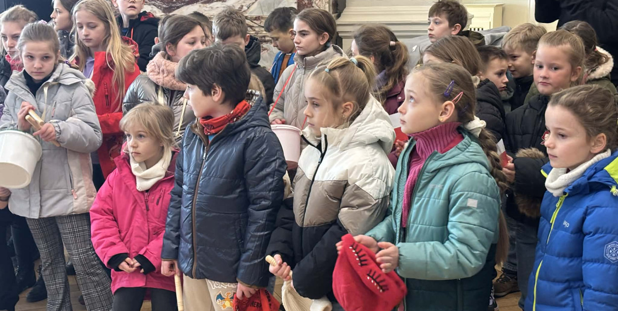 Około 300 dzieci uroczyście odśpiewało Hymn Polski