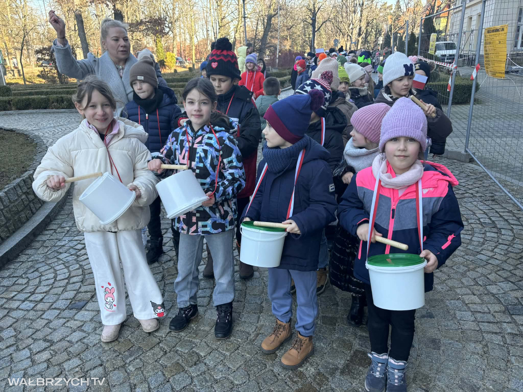 Około 300 dzieci uroczyście odśpiewało Hymn Polski