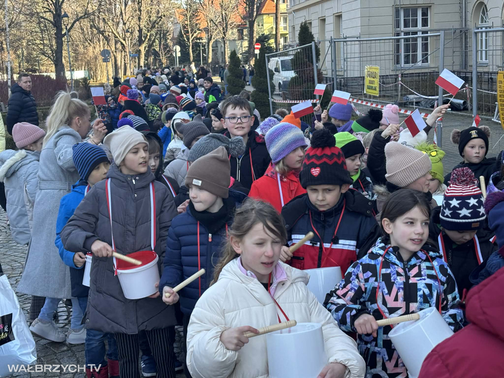 Około 300 dzieci uroczyście odśpiewało Hymn Polski