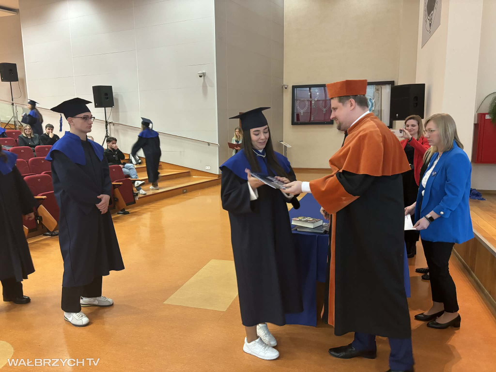 52 absolwentów ANS AS gotowych podbić rynek pracy