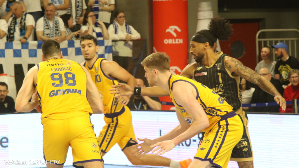 Górnik wygrywa z Arką