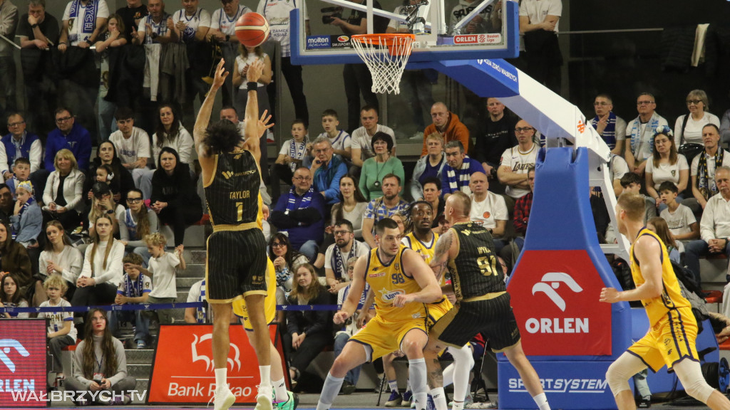 Górnik wygrywa z Arką