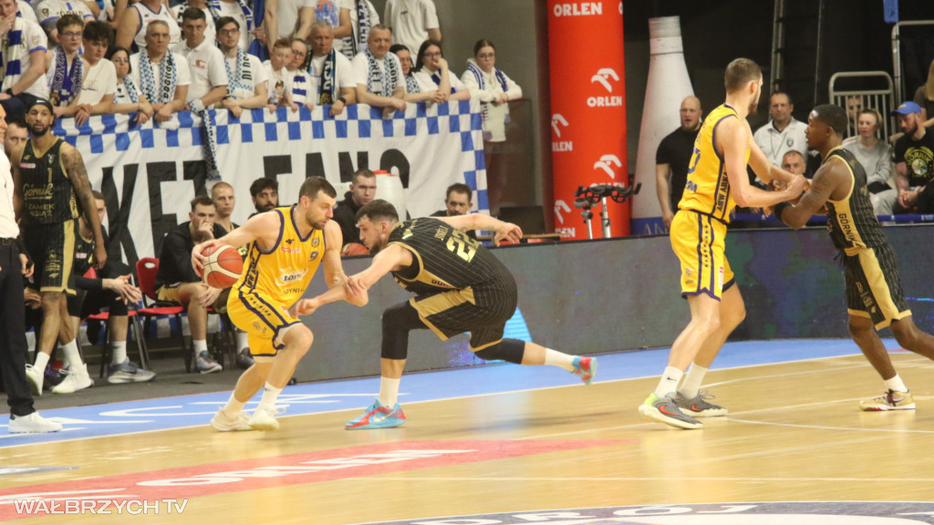 Górnik wygrywa z Arką