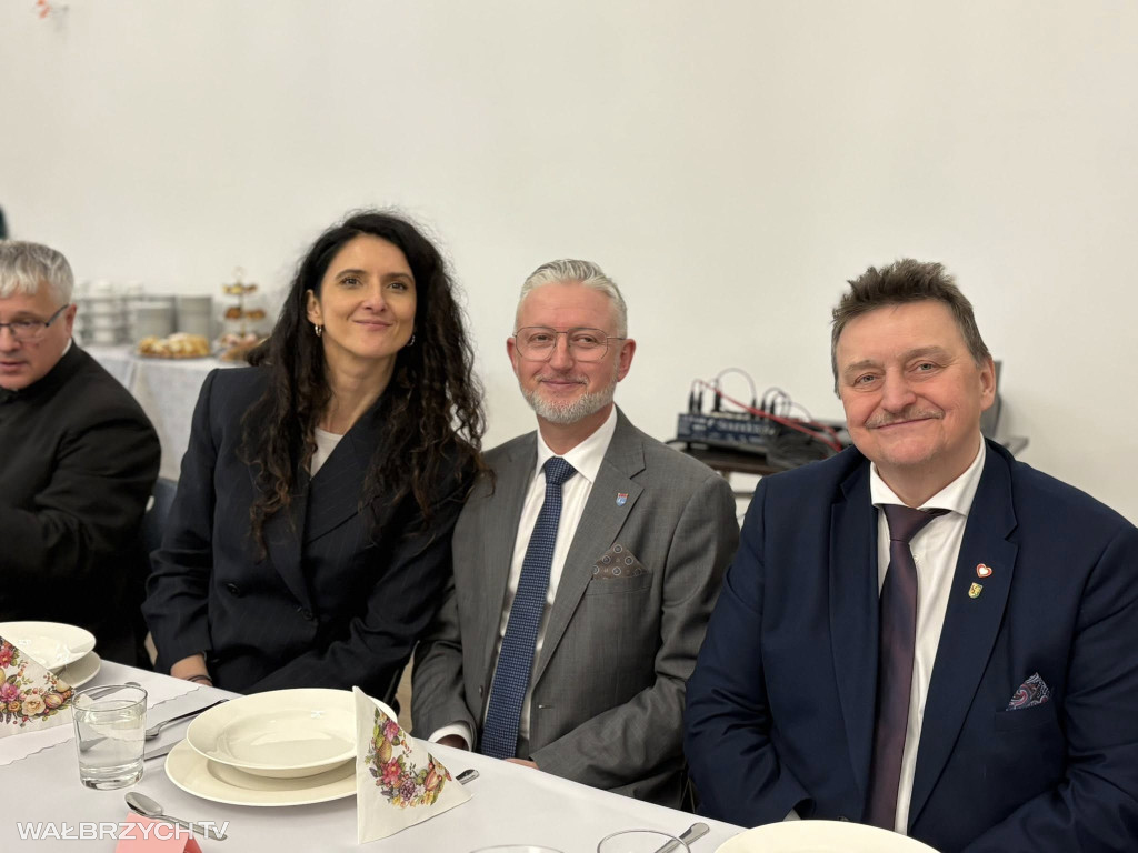 Mieszkańcy Głuszycy usiedli przy wspólnym stole