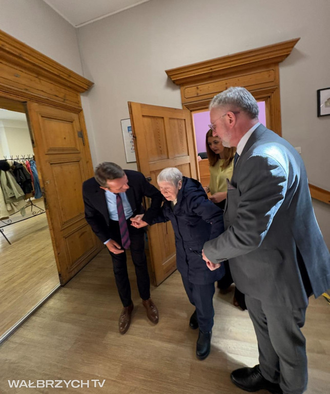 Mieszkańcy Głuszycy usiedli przy wspólnym stole