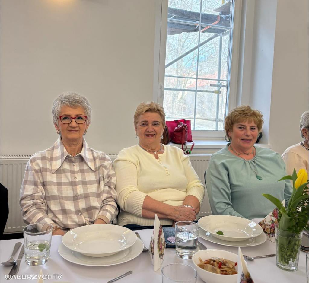 Mieszkańcy Głuszycy usiedli przy wspólnym stole