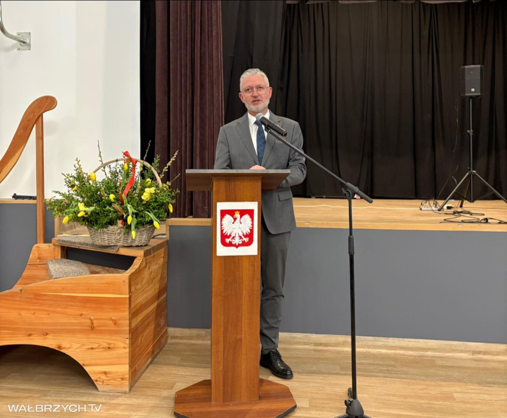 Mieszkańcy Głuszycy usiedli przy wspólnym stole