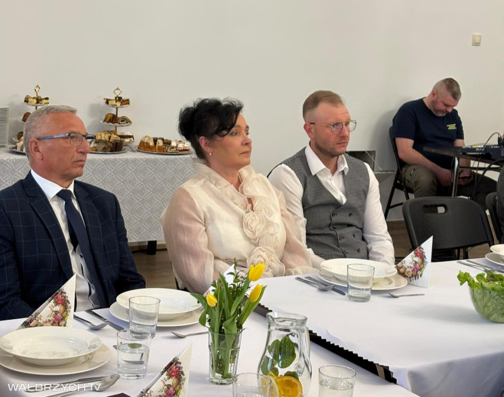 Mieszkańcy Głuszycy usiedli przy wspólnym stole