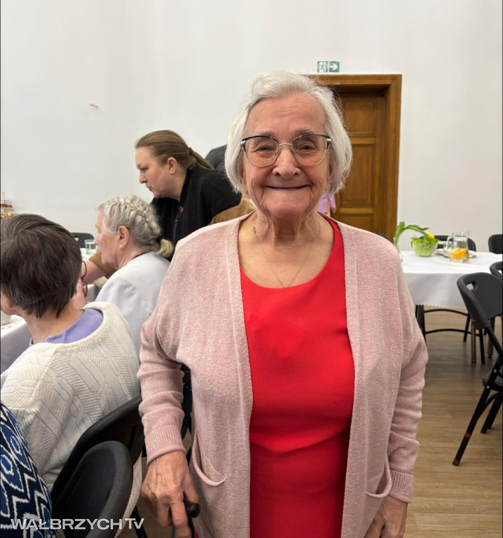 Mieszkańcy Głuszycy usiedli przy wspólnym stole