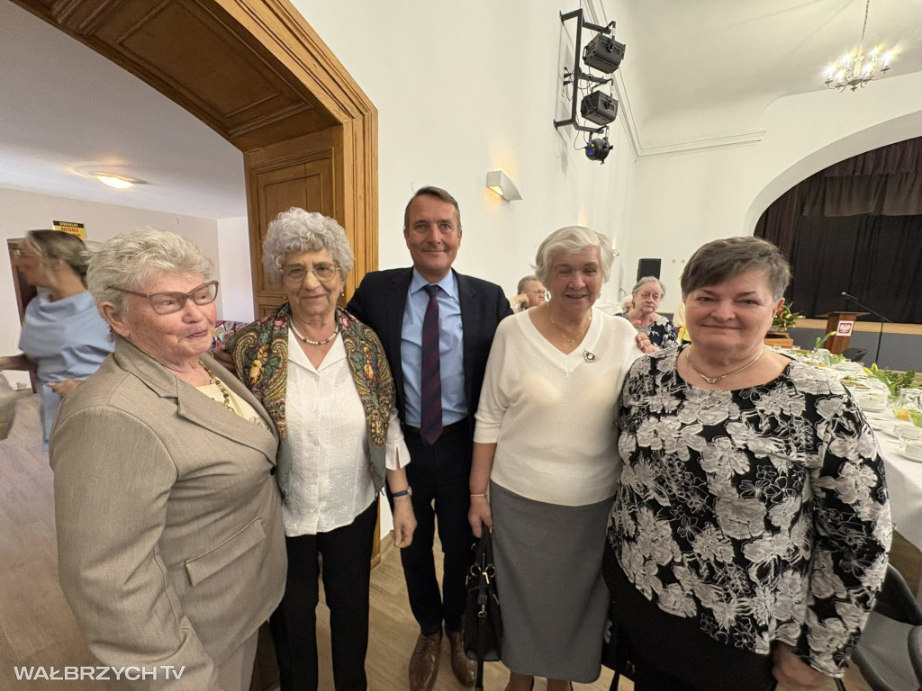 Mieszkańcy Głuszycy usiedli przy wspólnym stole